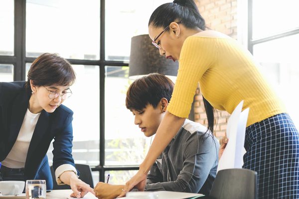 Formation Interne vs Formation Externe : Quelle Option Choisir pour Votre Équipe ?