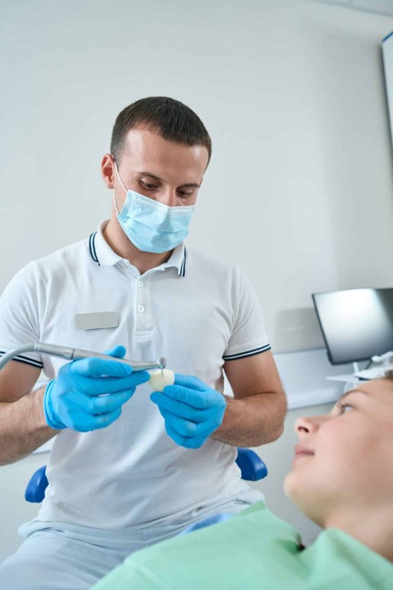 Les cliniques dentaires proposent-elles des soins de restauration ?