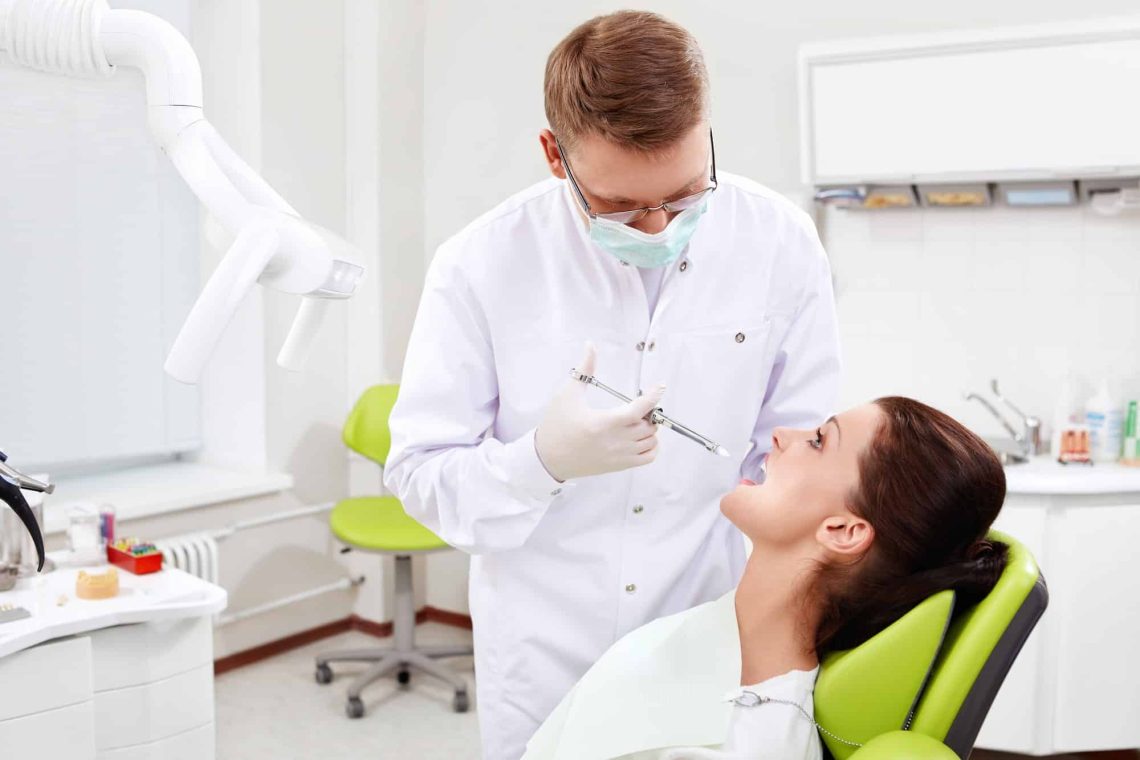 Quels services dentaires sont proposés dans cette clinique d’Outremont ?